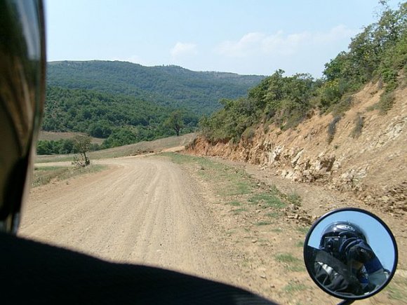 Uçmakdere'nin toprak yolu...