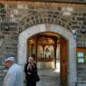 Gazi Hüsrev Bey Camii girişi