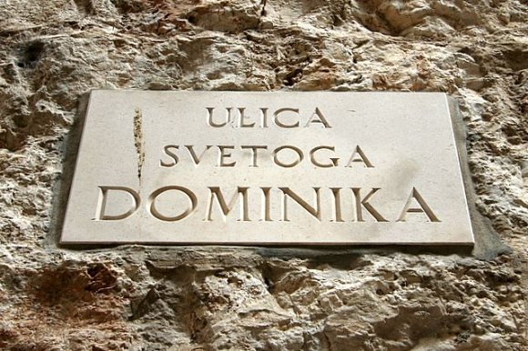 Bir sokak tabelası