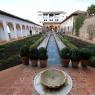 Patio de la Acequia, Generalife içinde bir bahçe.