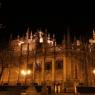 Sevilla Katedrali'nin gece görünümü.