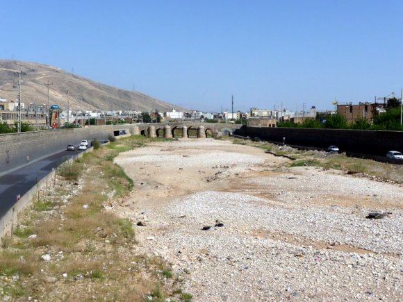 Rudkhaneye Khoshk nehri ve köprüleri.