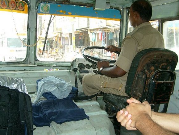 Sunauli - Gorakhpur otobüste kuruyan paçalı don