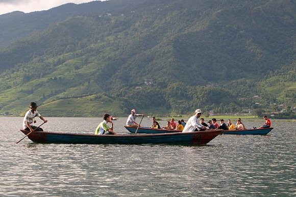 Pokhara - Phewa Gölü'nde kayıkla gezinti